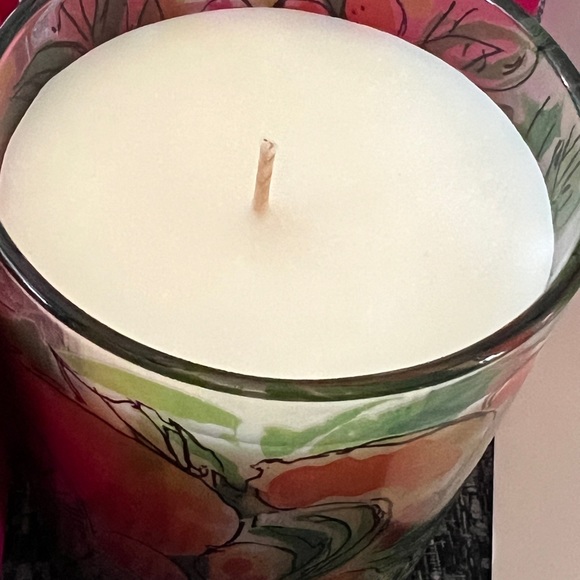 New Lilly Pulitzer Scented 5x5 Candle - Picture 2 of 7